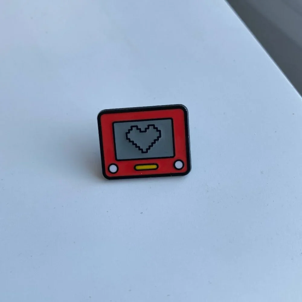 Etch A Sketch Enamel Pin 90s Y2K Nostalgia Retro Nostalgic Funny Novelty Gift‎